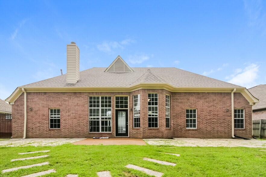 Building Photo - 8168 White Wing Cove W