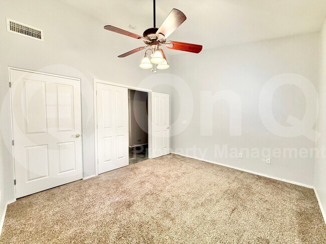 Building Photo - 1523 E Black Diamond Dr