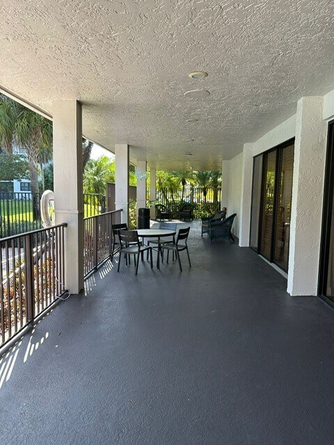 Building Photo - 1250 S Military Trl