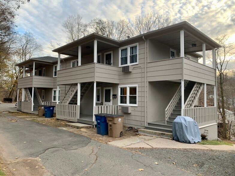 Building Photo - 40 Pleasant St