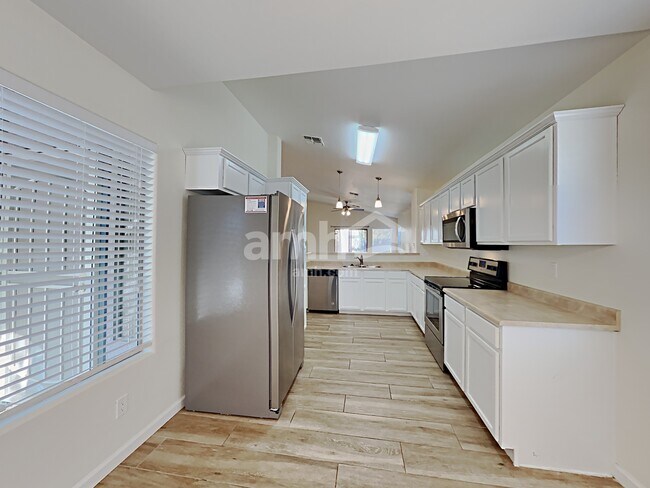 Building Photo - 17768 W Hearn Rd