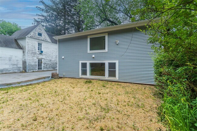 Building Photo - 208 Old Rte 22
