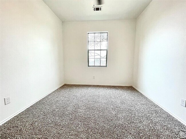 Building Photo - 1808 Paseo Verde Dr