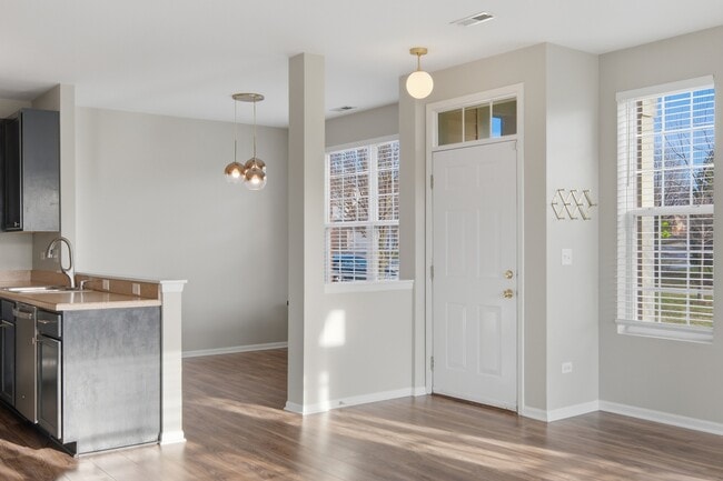 Building Photo - 1586 Millbrook Dr