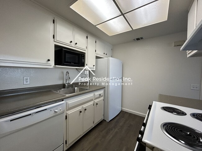 Building Photo - Orangevale 2bd/1ba Duplex with Garage