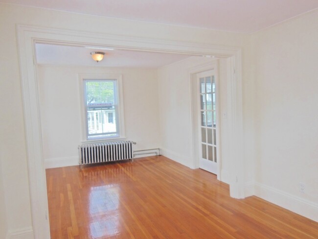 Building Photo - 90 Lothrop St