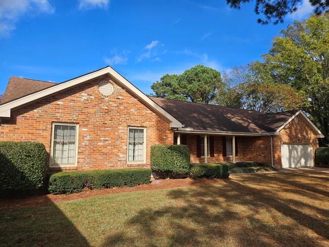 Building Photo - 4 -bedroom 2.5 bath Colonial