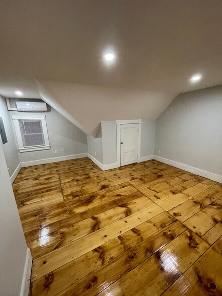 FAMILY/LIVING ROOM - 403 Beacon St
