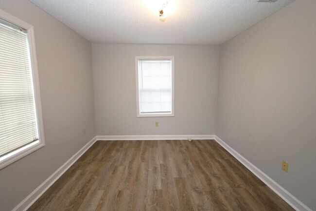 Building Photo - 2948 Dogwood Cir