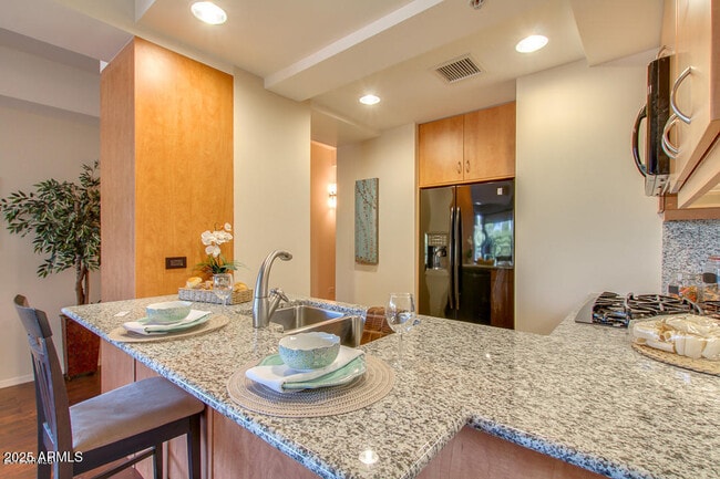 Building Photo - 7161 E Rancho Vista Dr