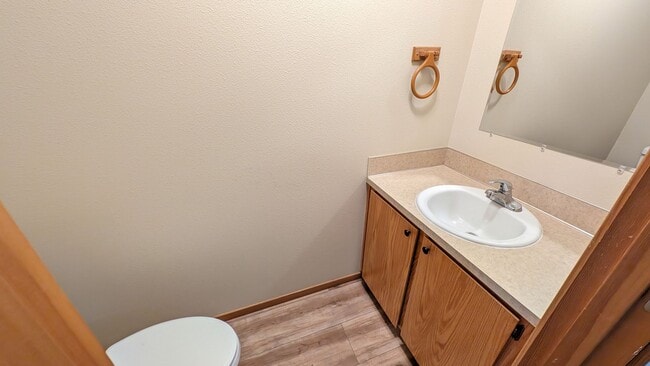 Building Photo - Wonderful townhouse in Forest Grove