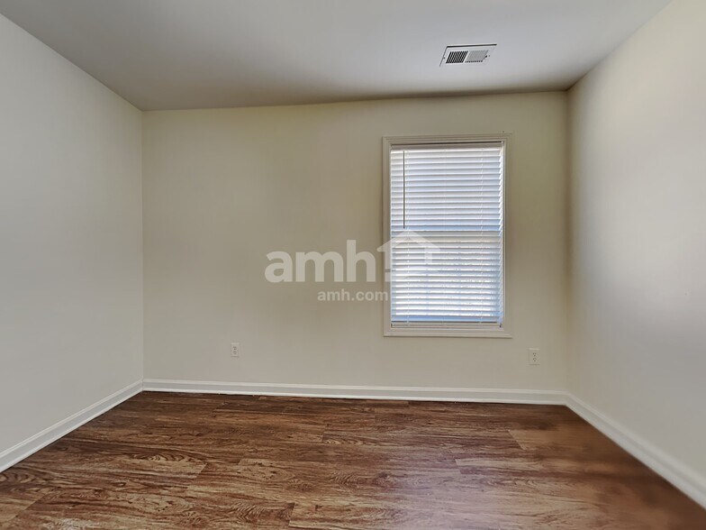 Building Photo - 10 Oakville Ct