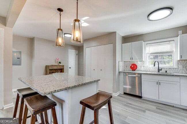 Building Photo - 6385 Lobelia Rd SW