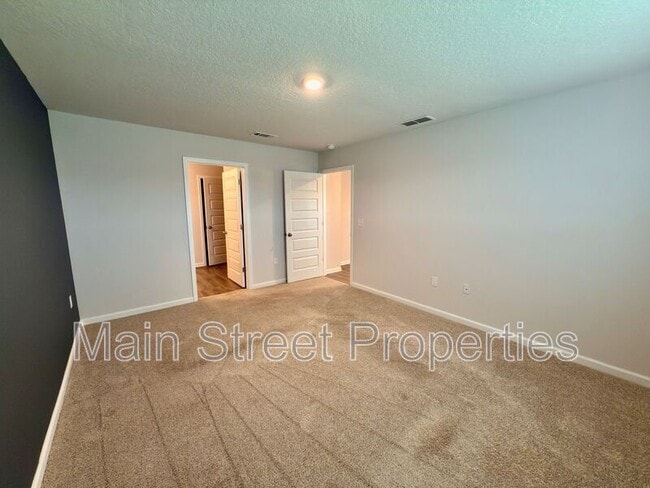 Building Photo - 5260 Peach Dr