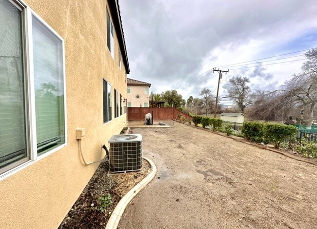 Building Photo - 18468 Hillview Ln