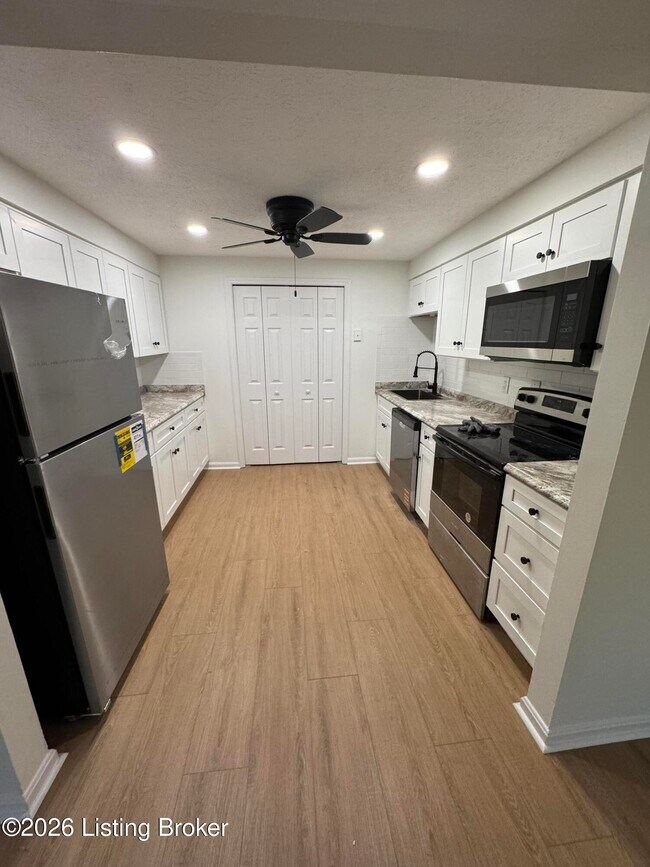 Building Photo - 6605 Vandre Ave