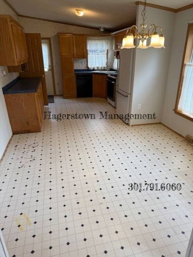 Building Photo - 3 Bedroom, 2 Bath Manufactured Home in Highland Manor