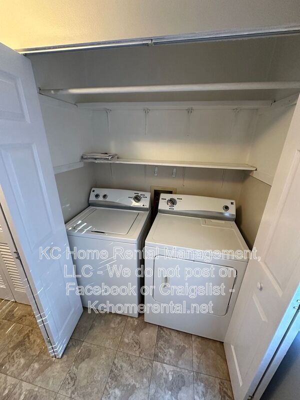 Building Photo - 9338 Bluejacket St