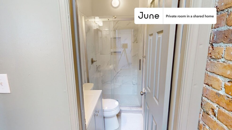 Building Photo - Room in Shared 4 bed/2 bath home in Columbia Heights