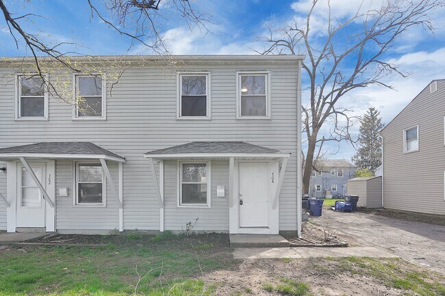 Primary Photo - 702 S Hamilton Rd