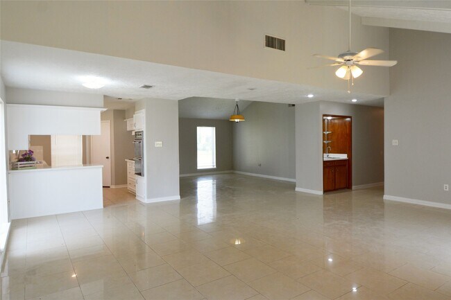 Building Photo - 10127 Sagegate Dr