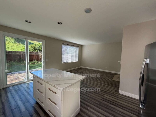 Building Photo - 4010 Hiller Ln