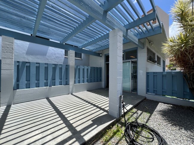 Building Photo - Kama'aina Hale #405