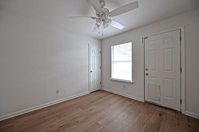 Building Photo - 108 N Mockingbird Cir