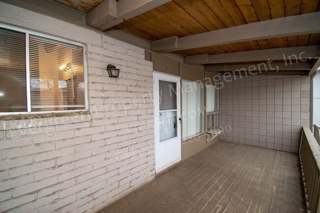 Building Photo - 701 Parker St