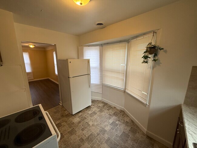 Building Photo - 18792 Kenosha St