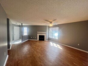 Building Photo - RENT SPECAIL*** $1495.Breezewood Condo, 2 Brd/2bath Screen Porch! LVP wood flooring, Center of Wi...