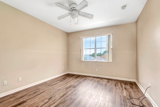 Building Photo - 253 Catriona Dr