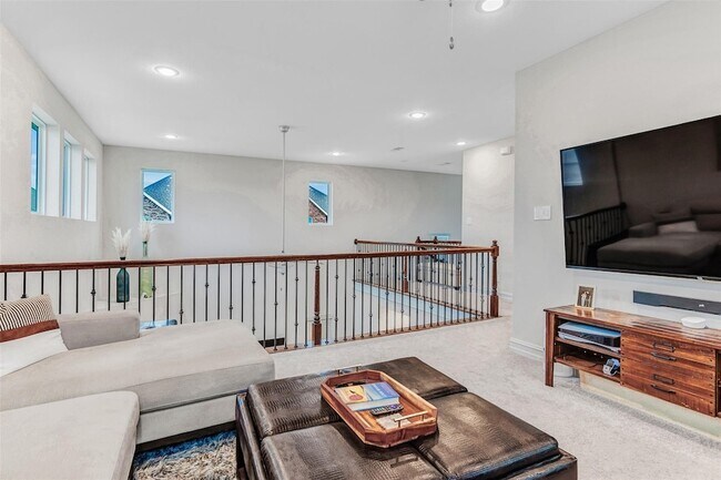 Building Photo - 430 Pasco Rd