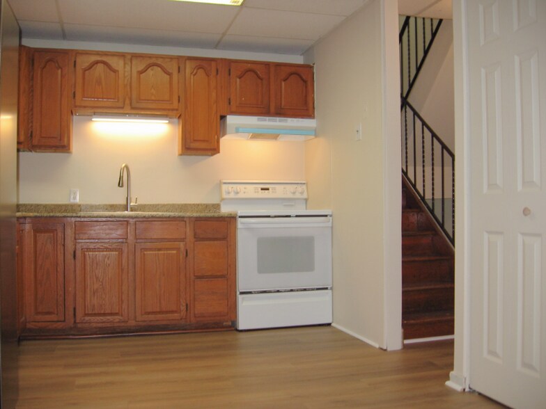 Building Photo - 418 S Bradford St