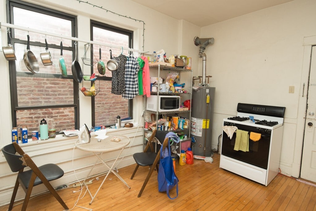 Building Photo - 1927 W Schiller St