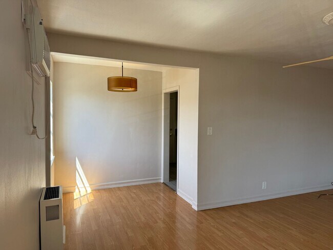 Building Photo - 1313 Douglas St