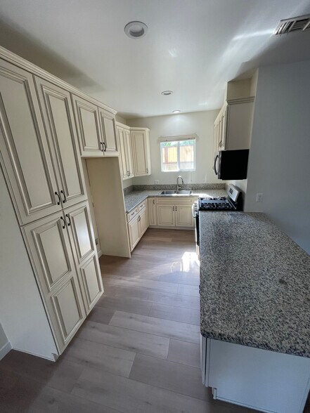 Building Photo - 15038 Friar St