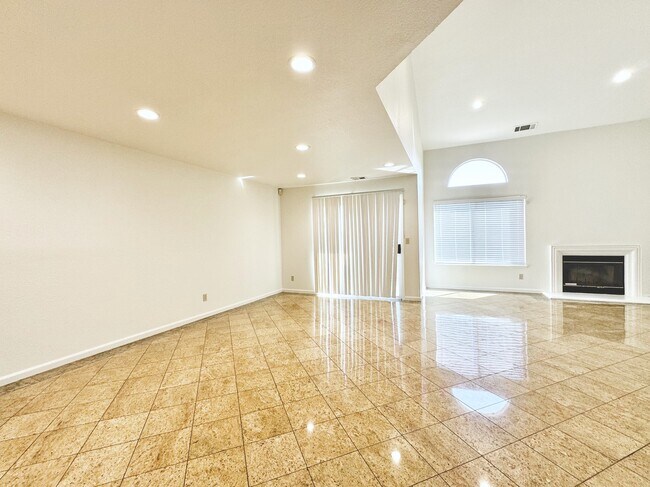 Building Photo - 4378 Conejo Dr