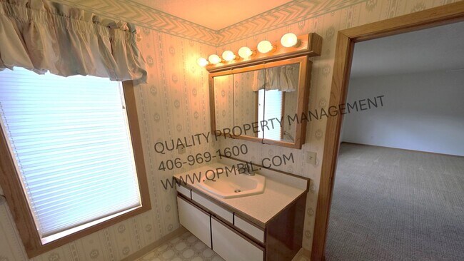 Building Photo - Spacious 4-bedroom, 3-bath home on West end Billings