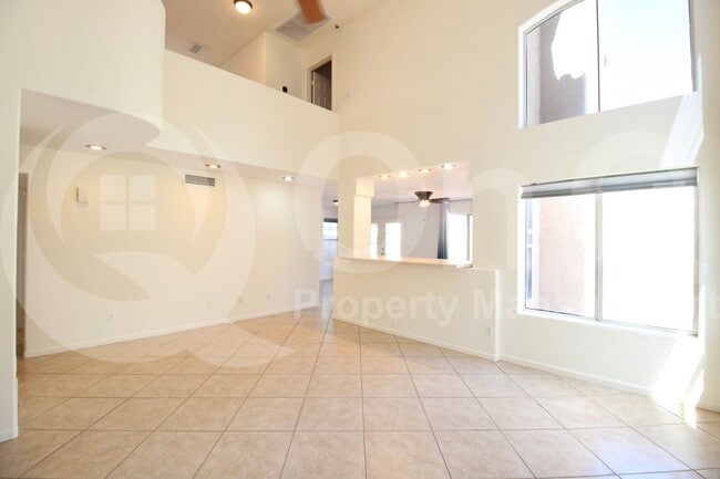 Building Photo - 1326 E Helena Dr