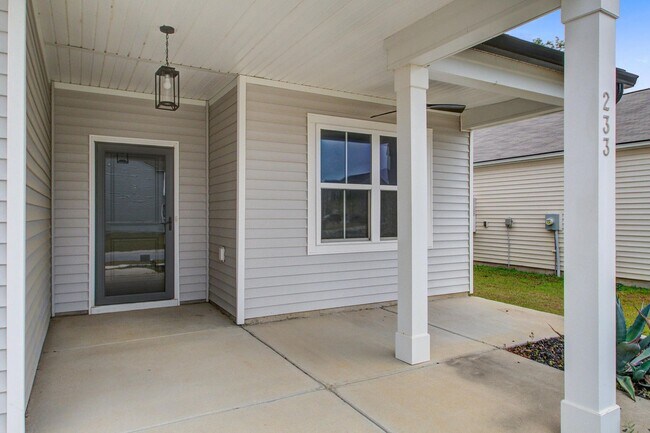 Building Photo - Beautiful Four Bedroom Home in Nexton