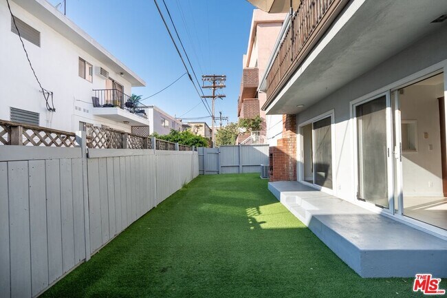 Building Photo - 1907 Selby Ave