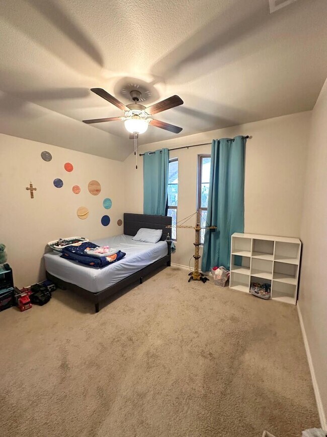 Building Photo - 4 Bedroom 2 Bathroom Property Ready to Rent!