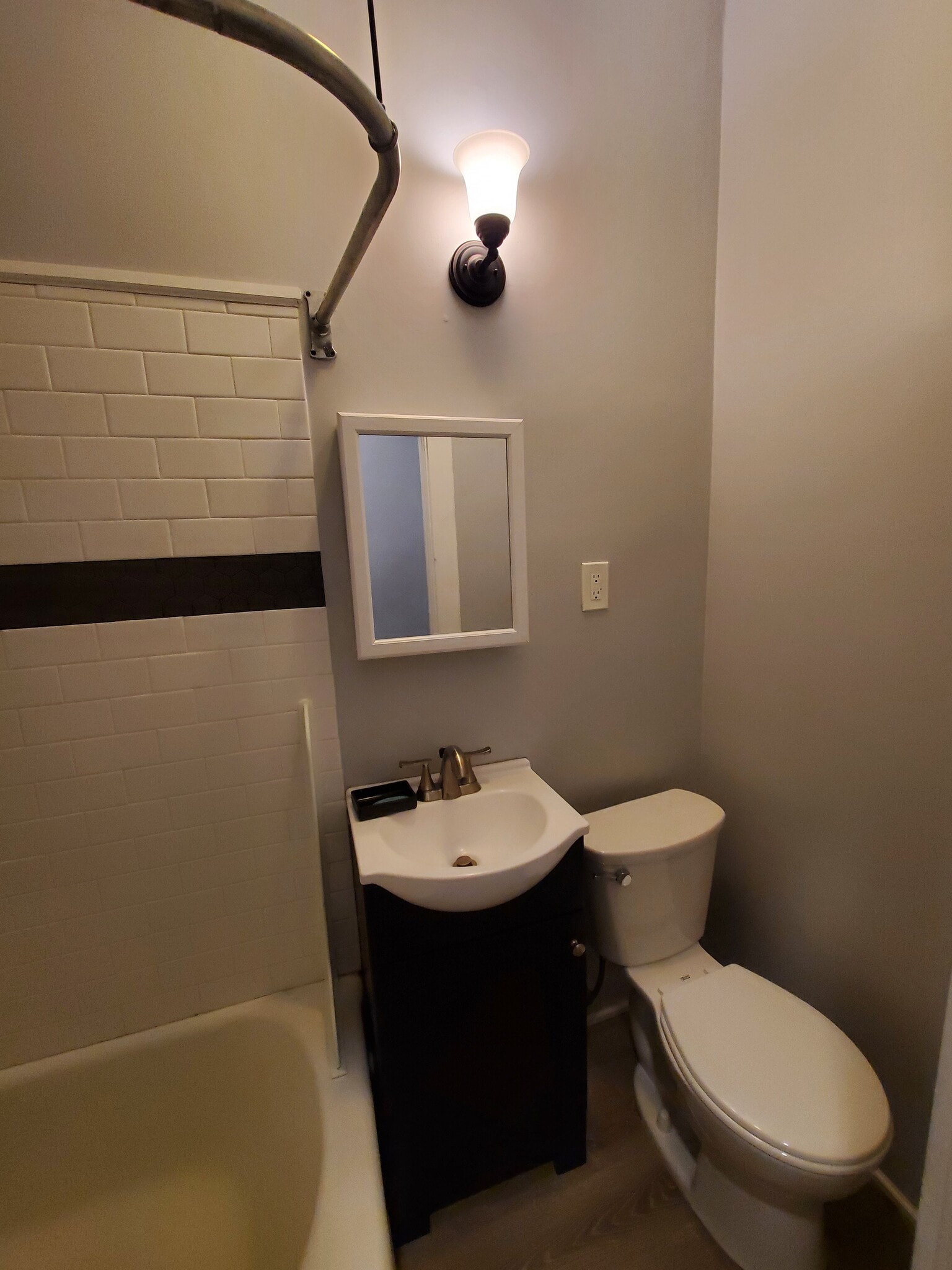 Building Photo - 177 W Parmenter St