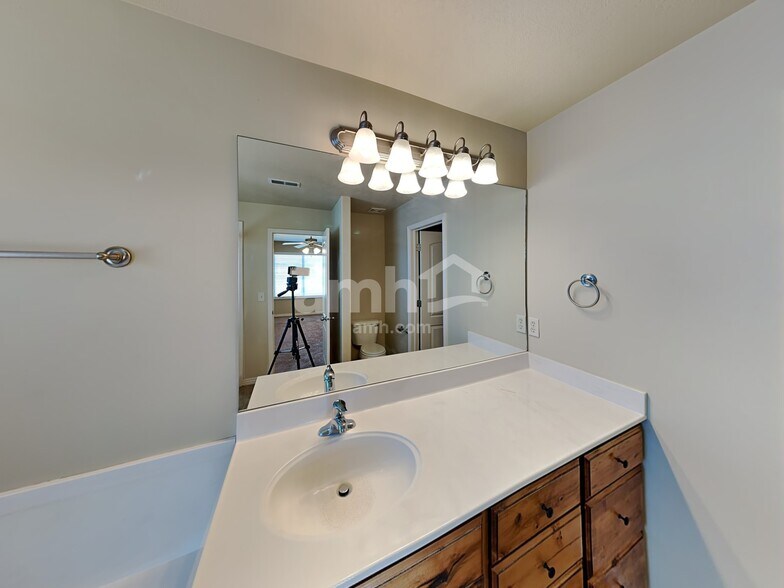 Building Photo - 3501 Bay Ct