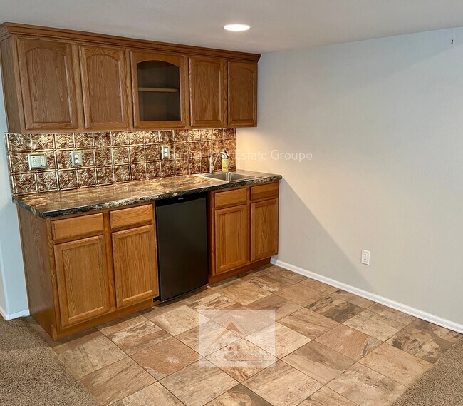 Building Photo - 7215 Edgebrook Dr