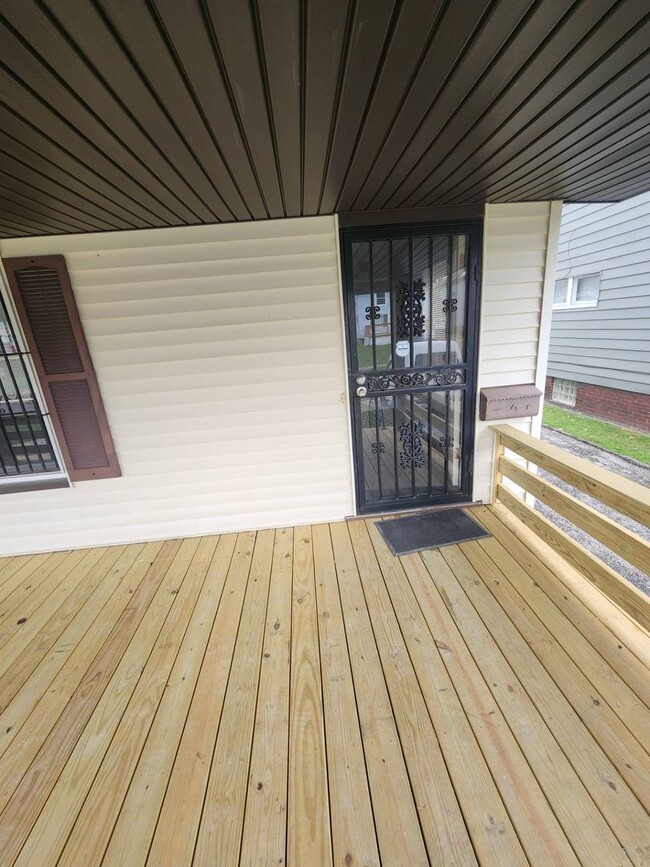 Building Photo - Spacious 3-Bedroom Single-Family Home Avai...