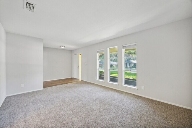 Building Photo - 1725 Northcrest Dr
