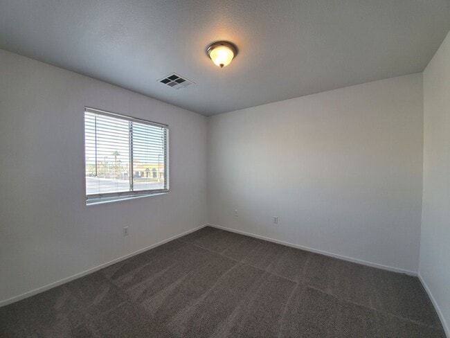 Building Photo - Cimarron Laredo Rud