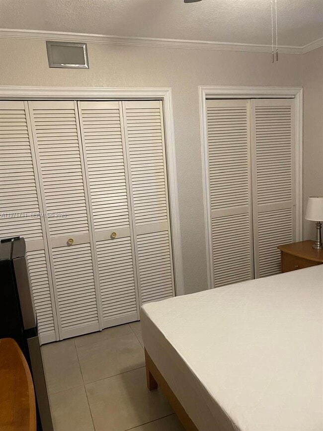 Building Photo - 4717 Washington St